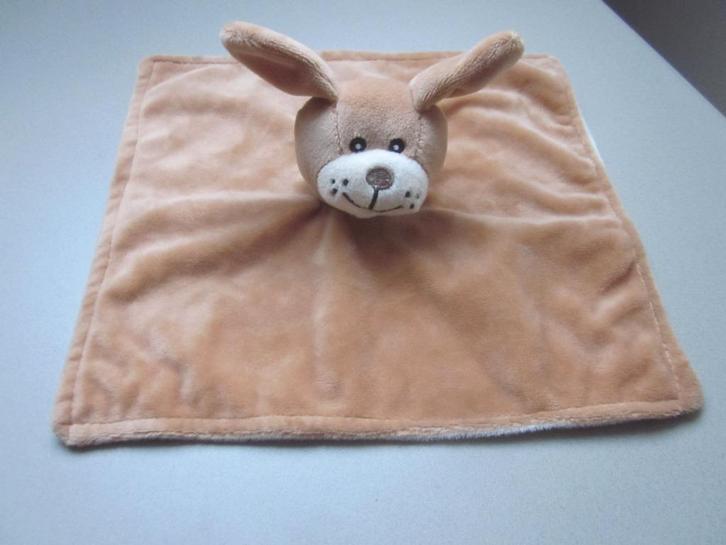 Wibra bruin - zacht pluche knuffeldoek hond met rinkeltje, Kinderen en Baby's, Speelgoed | Knuffels en Pluche, Nieuw, Hond, Ophalen of Verzenden