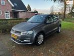 Volkswagen Polo 1.0 Comf! 5 Drs! Navi! Clima! Cruise Control, Origineel Nederlands, Te koop, Zilver of Grijs, 5 stoelen