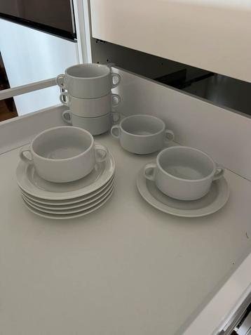 Servies wit beschikbaar voor biedingen