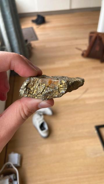 Chalcopyrite met kwarts beschikbaar voor biedingen