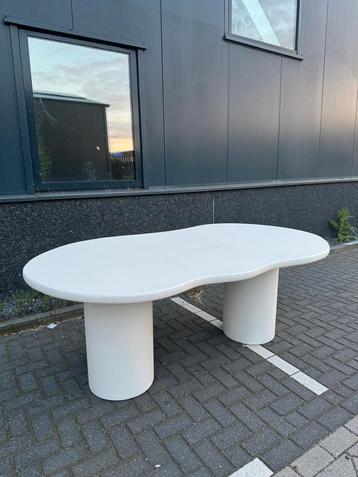 Beton cire eettafel uit voorraad 220x100cm beschikbaar voor biedingen