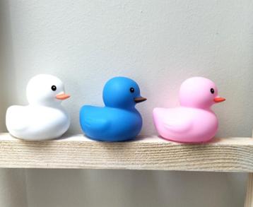 81 bad eendjes verschillende kleuren beschikbaar voor biedingen