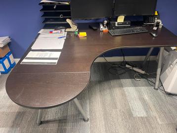 Gebruikte Bureau - Donkerbr. 150 en 80 diep - 160 cm breedte beschikbaar voor biedingen