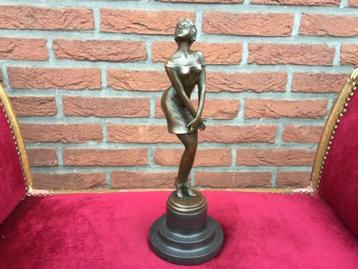 bronzen beeld, elegante dame, PENSIVE beschikbaar voor biedingen