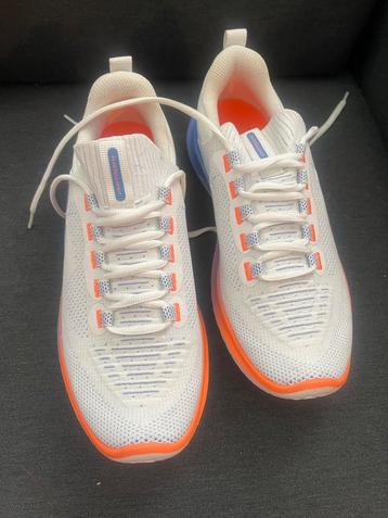 Under Armour sportschoenen beschikbaar voor biedingen