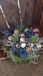 Natuurlijk bloemstuk met blauwe druifjes en kwarteleitjes, Ophalen of Verzenden, Nieuw, Binnen