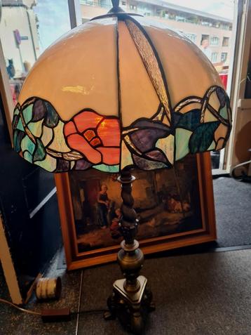 Vintage Tiffany tafellamp zwaar brons lamppoot glas lood kap beschikbaar voor biedingen