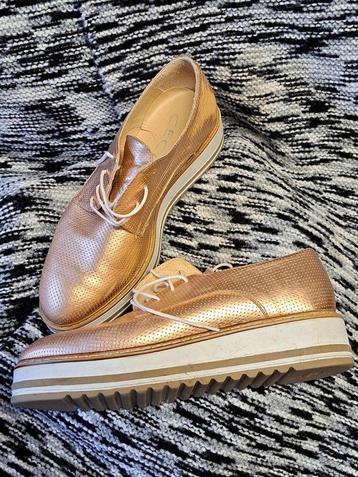Cecil, goudkleurige schoenen mt 40 beschikbaar voor biedingen