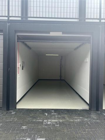 Te koop: ruime beveiligde garagebox Nieuwegein beschikbaar voor biedingen