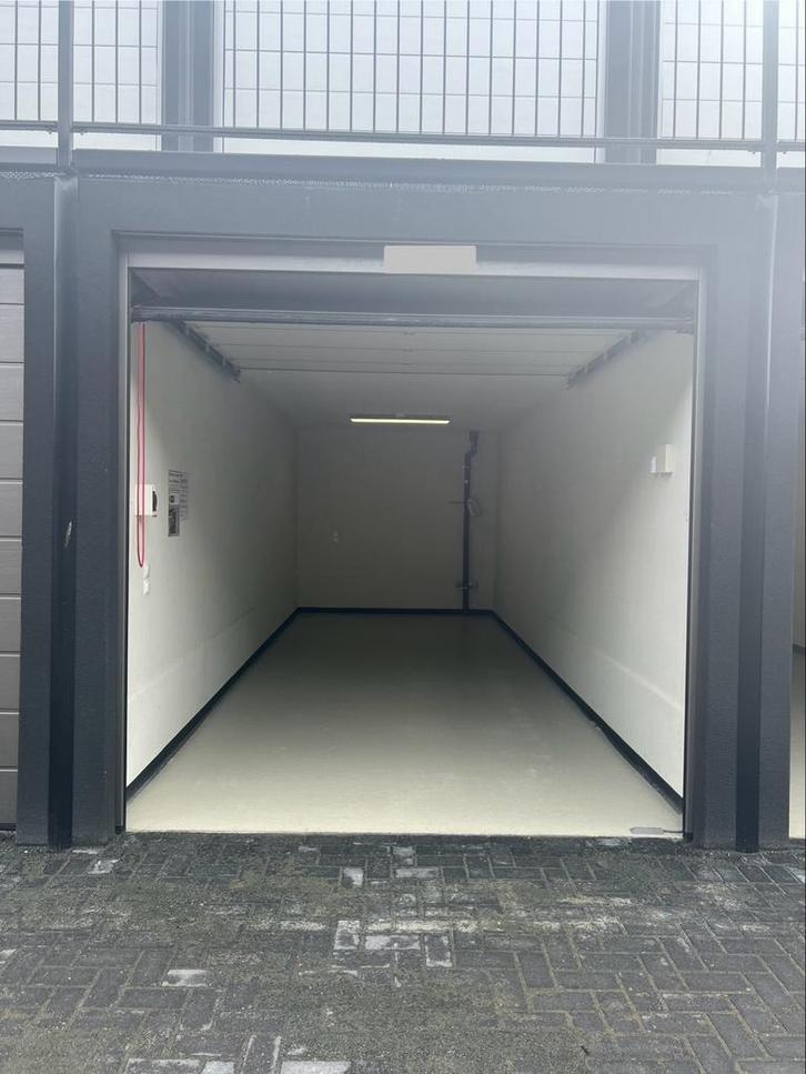 Te koop: ruime beveiligde garagebox Nieuwegein, Huizen en Kamers, Garages en Parkeerplaatsen, Utrecht