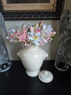 Antieke Pot/Vaas met Leeuwenkoppen & Boeket, Ophalen of Verzenden