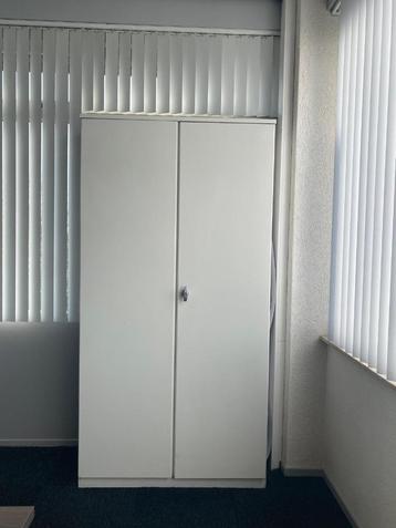 Archiefkast beschikbaar voor biedingen