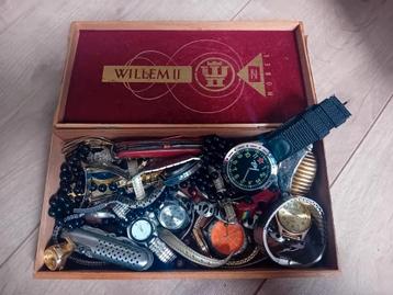 Doosje met horloges verkocht beschikbaar voor biedingen