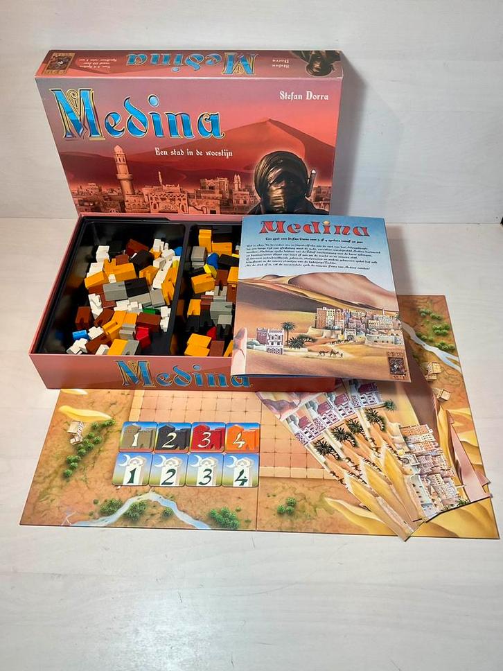 Medina een stad in de woestijn compleet in zeer nette staat, Hobby en Vrije tijd, Gezelschapsspellen | Bordspellen, Zo goed als nieuw