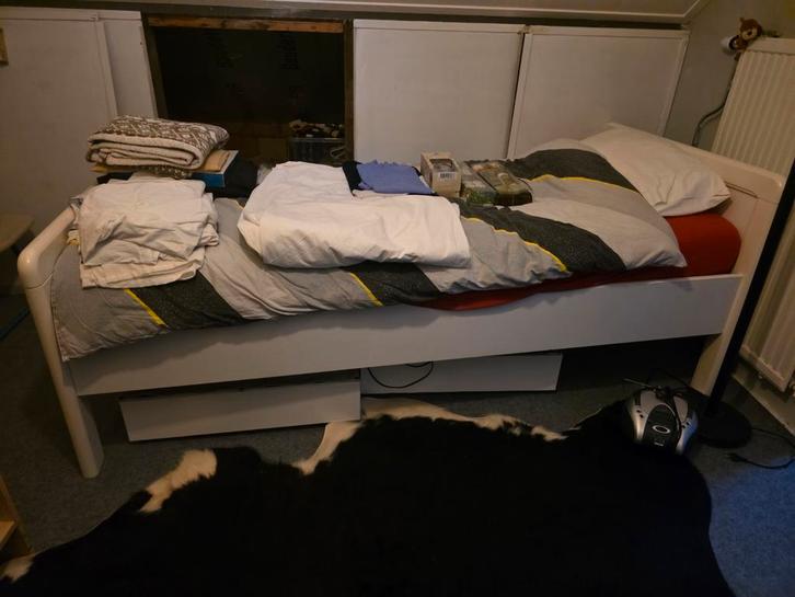 eenpersoons seniorenbed met elektrisch verst. lattenbodem, Huis en Inrichting, Slaapkamer | Bedden, Gebruikt, Eenpersoons, 90 cm