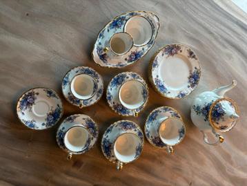 servies Royal Albert Moonlight Rose beschikbaar voor biedingen