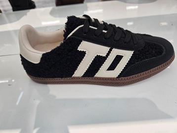 Teddy sneaker zwart beschikbaar voor biedingen