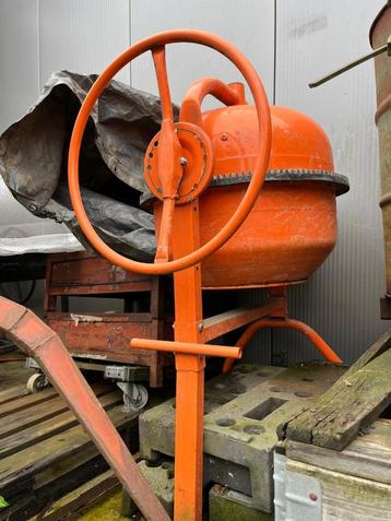 Betonmolen beschikbaar voor biedingen
