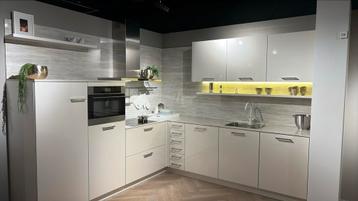 Showroomkeuken Tulp keukens beschikbaar voor biedingen