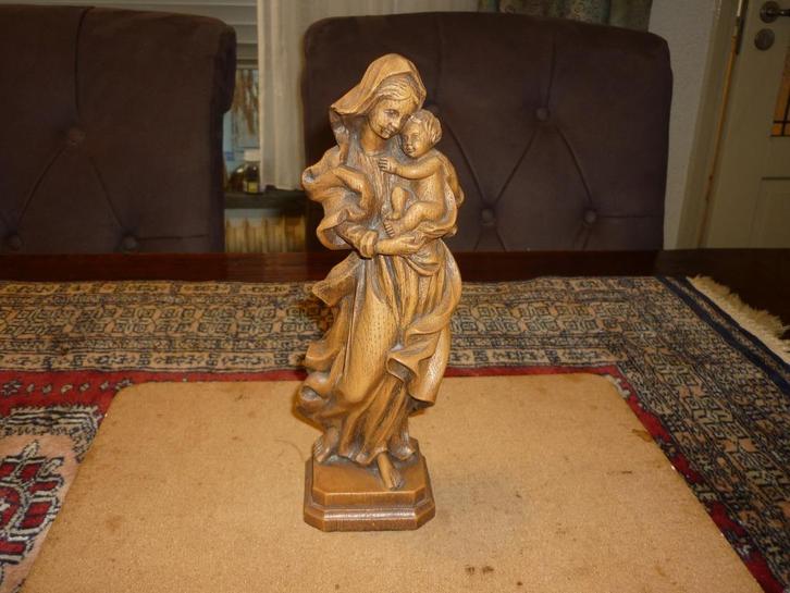 Maria met kindje Jezus van kunststof met een houtlook, Antiek en Kunst, Antiek | Religie, Ophalen of Verzenden