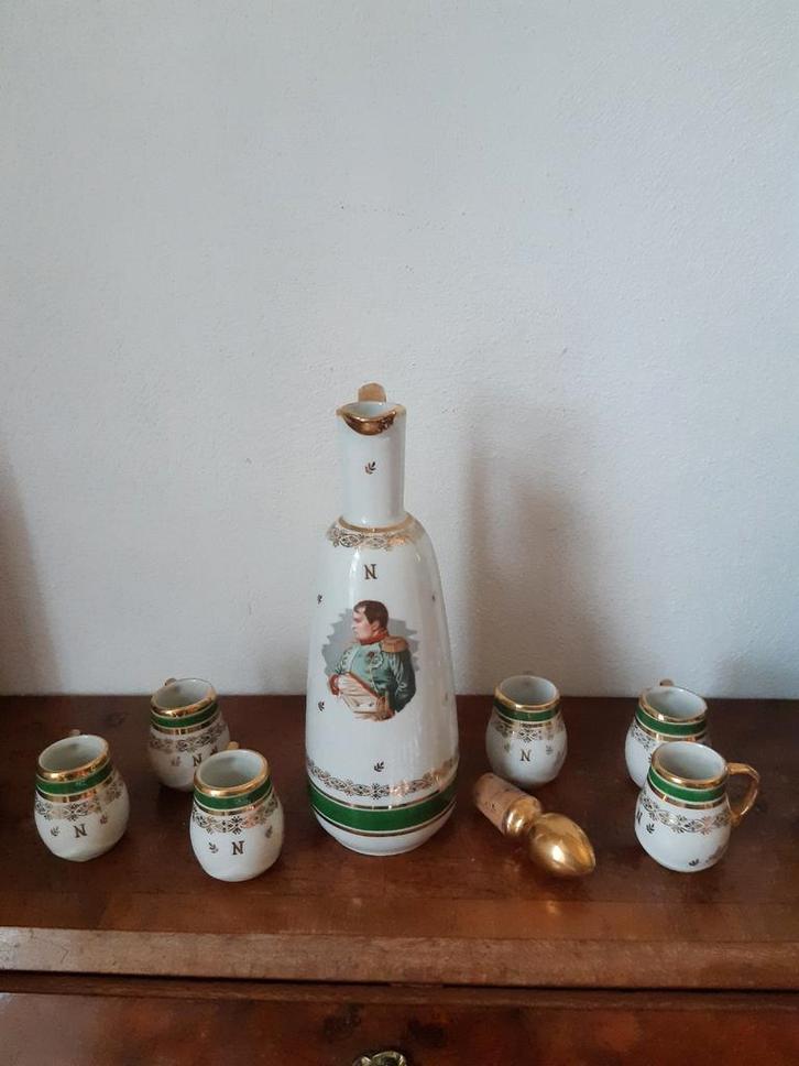 Karafje met 6 kleine kopjes.Afbeelding Napoleon., Antiek en Kunst, Antiek | Servies compleet, Ophalen of Verzenden