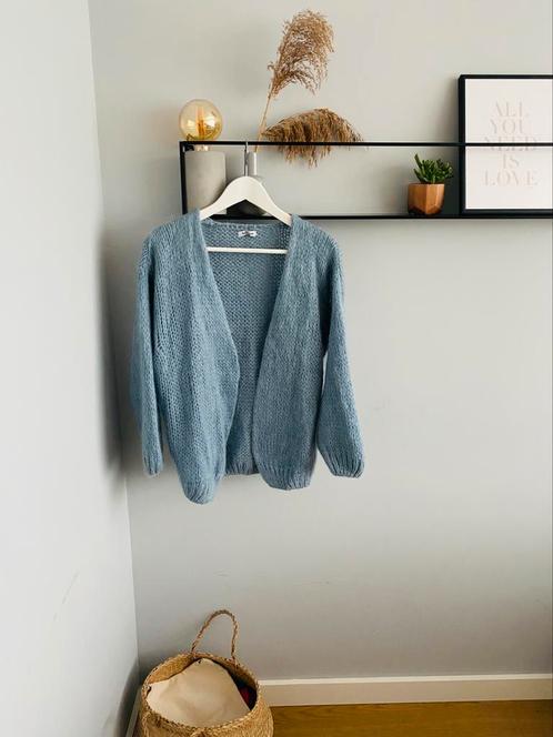 Vest/ gebreid vestje/ gilet/ trui van Adilynn, maat M/38, Kleding | Dames, Truien en Vesten, Nieuw, Maat 38/40 (M), Blauw, Ophalen of Verzenden