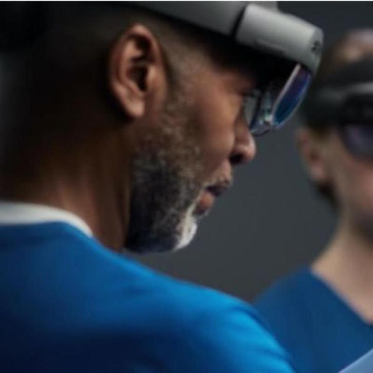 HoloLens 2 - industrial edition, Spelcomputers en Games, Virtual Reality, Zo goed als nieuw, Overige platformen, Overige typen