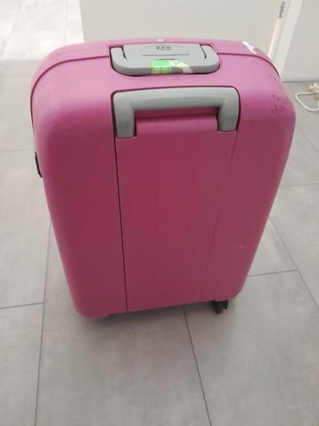 Roze handbagage koffer met wieltjes beschikbaar voor biedingen