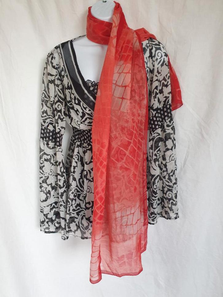 Leuke rode deels doorschijnende sjaal 37x160 cm, Kleding | Dames, Mutsen, Sjaals en Handschoenen, Zo goed als nieuw, Sjaal, Maat 38/40 (M)