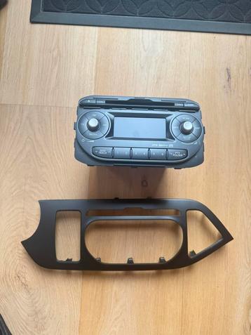 Hyundai Mobis Autoradio / CD Speler met Frontpaneel beschikbaar voor biedingen