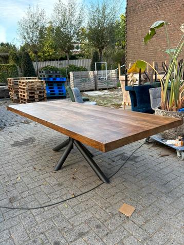 Eettafel mangohout rechthoekig 240x100 cm beschikbaar voor biedingen
