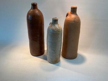 Antieke steengoed kruiken beschikbaar voor biedingen