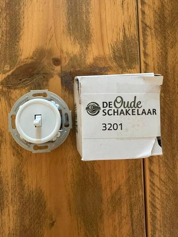 Dubbelpolige schakelaar wit van De Oude Schakelaar beschikbaar voor biedingen