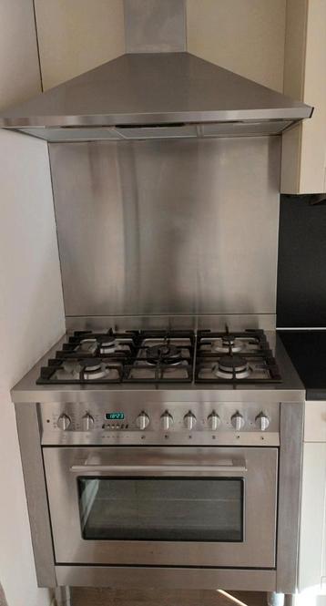 Ariston Fornuis met Oven en Afzuigkap beschikbaar voor biedingen