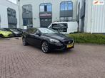 Volvo V40 1.6 T2 Momentum, Voorwielaandrijving, Gebruikt, 4 cilinders, Leder en Stof