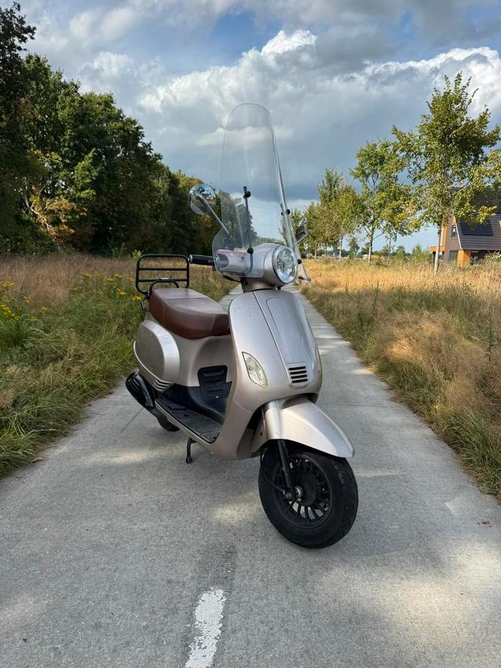 Scooter Znen Riva 2014, Fietsen en Brommers, Brommeronderdelen | Scooters, Gebruikt, Ophalen