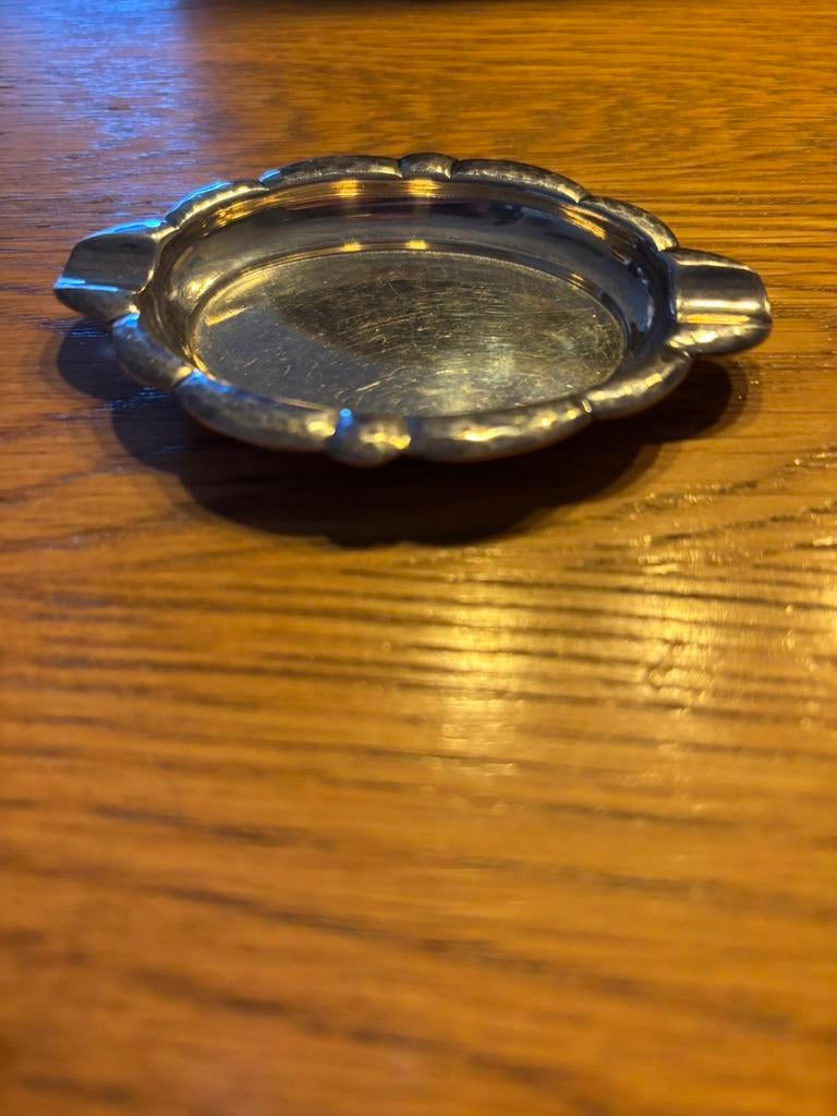 Klein asbakje gemerkt met posthoorntje, Antiek en Kunst, Verzenden