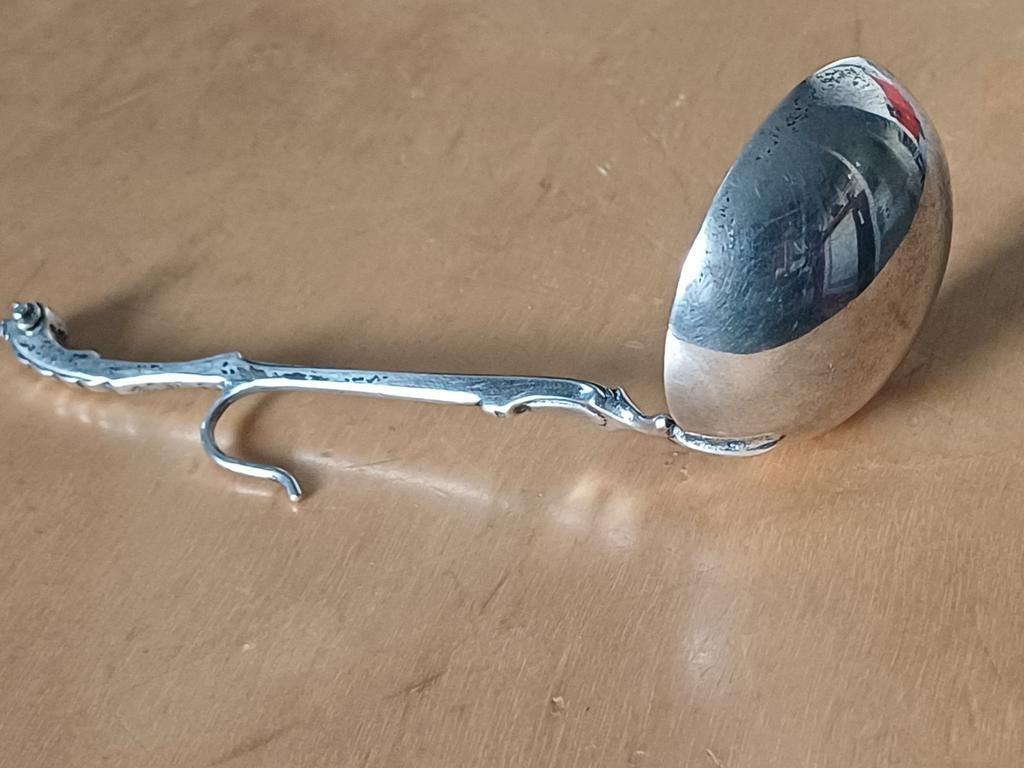 Antieke zilveren Roomlepel met Elegant Design met merktekens, Antiek en Kunst, Antiek | Bestek, Ophalen of Verzenden
