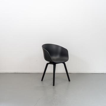 6 Hay about a Chair AAC 22 Zwart beschikbaar voor biedingen