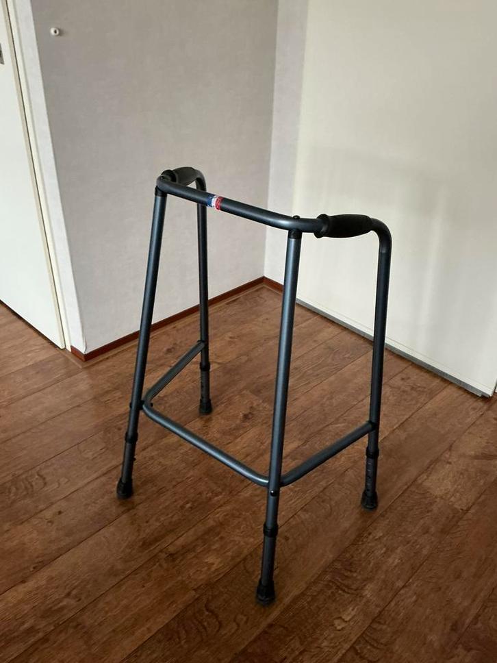 looprek,splinternieuw,lichtgewicht,alluminium,staalblauw., Diversen, Looprekken, Zo goed als nieuw, Lichtgewicht, Ophalen