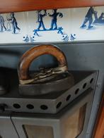 2 Oude Strijkijzers - Decoratief, Ophalen of Verzenden