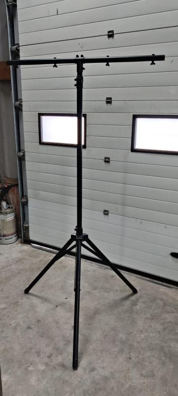 lichtstatief beschikbaar voor biedingen