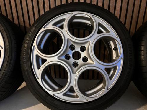 Originele 17 inch Alfa Romeo GTA velgen 156 147 GT 5x98, Auto-onderdelen, Banden en Velgen, Velg(en), Zomerbanden, 17 inch, 225 mm