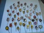 48 speldjes logo voetbalclubs Nederland en Buitenland, Ophalen of Verzenden, Zo goed als nieuw, Sport, Speldje of Pin