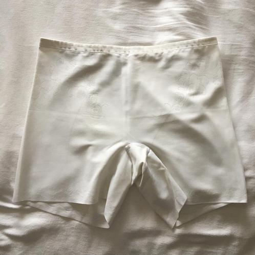 Marks & Spencers corrigerende onderbroek maat 46/48 (UK20), Kleding | Dames, Ondergoed en Lingerie, Broekje of Short, Wit, Ophalen of Verzenden
