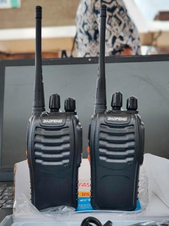 Baofeng Supersterke Walkie Talkie set 5w! Nieuw, Telecommunicatie, Portofoons en Walkie-talkies, Nieuw, 2 to 5 km, Ophalen of Verzenden