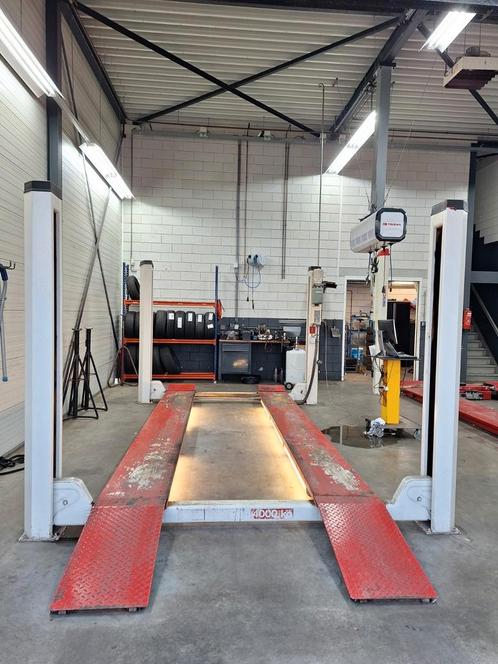 Hefbrug 4 koloms Koni 4000kg apk brug, Auto diversen, Autogereedschap, Ophalen