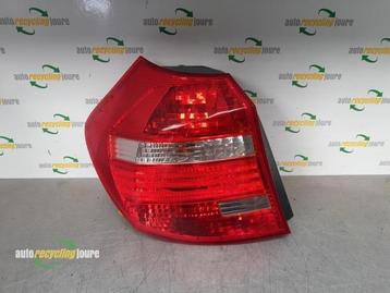 Achterlicht links van een BMW 1-Serie beschikbaar voor biedingen