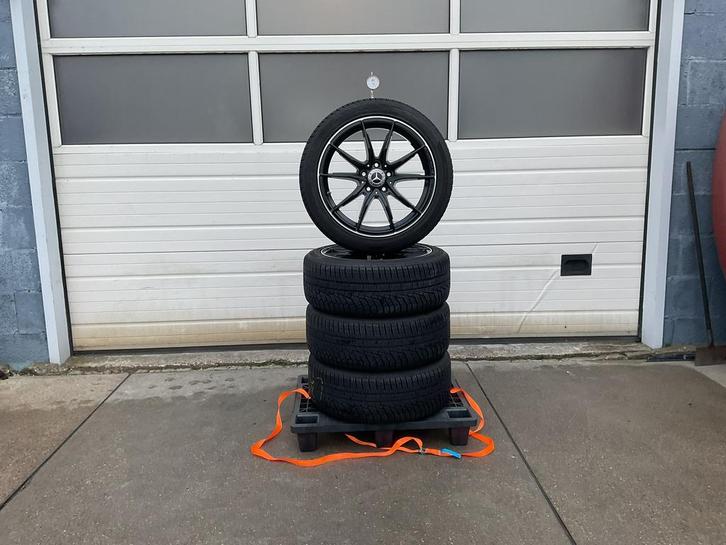 Origineel Mercedes  A.B.  C.L.A.  Winterset.  225 - 45 - 18., Auto-onderdelen, Banden en Velgen, Banden en Velgen, Winterbanden