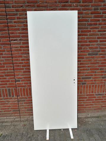4 opdekdeuren hoogglans wit €10,- per deur beschikbaar voor biedingen